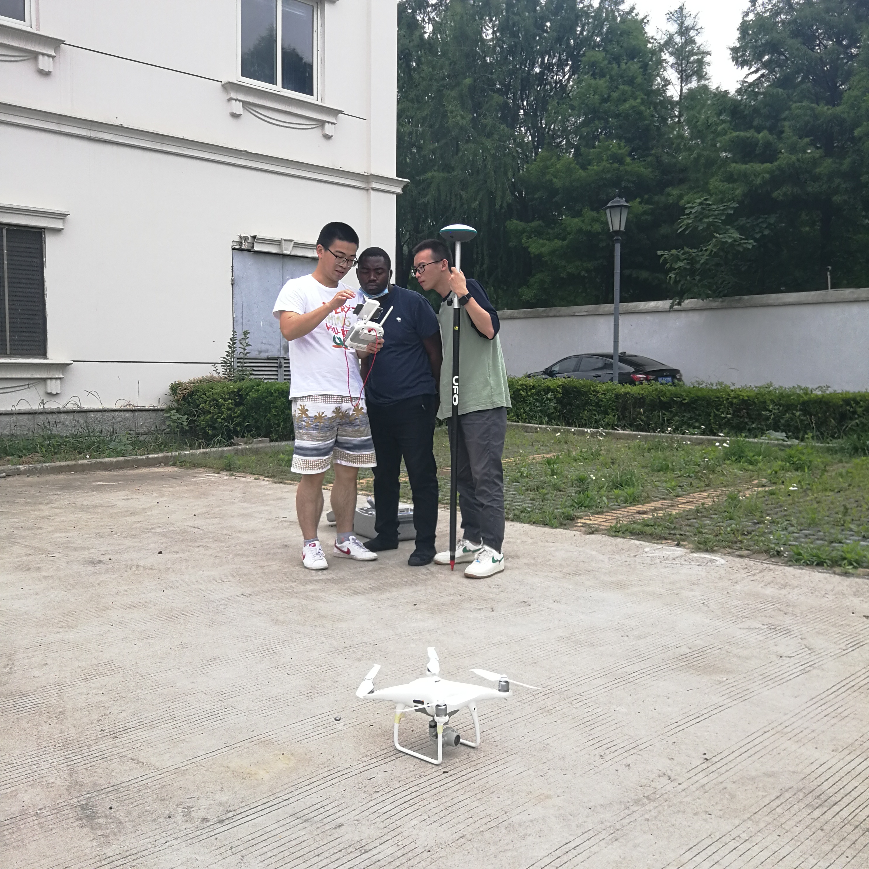 华东师范大学非洲留学生来我司交流学习